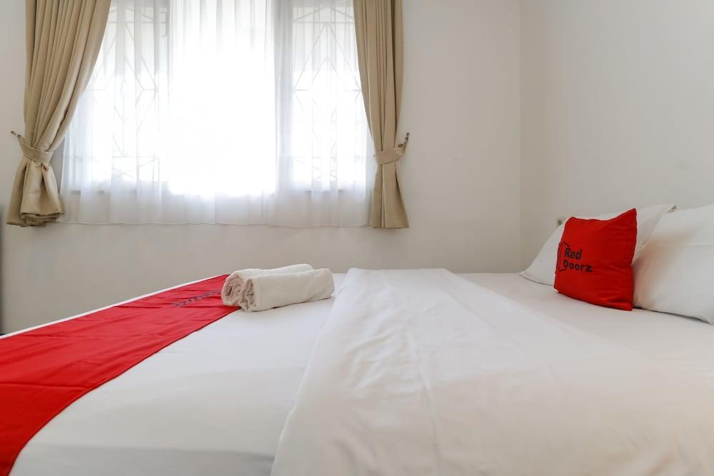 Reddoorz Plus @ Tendean Jakarta Exteriör bild