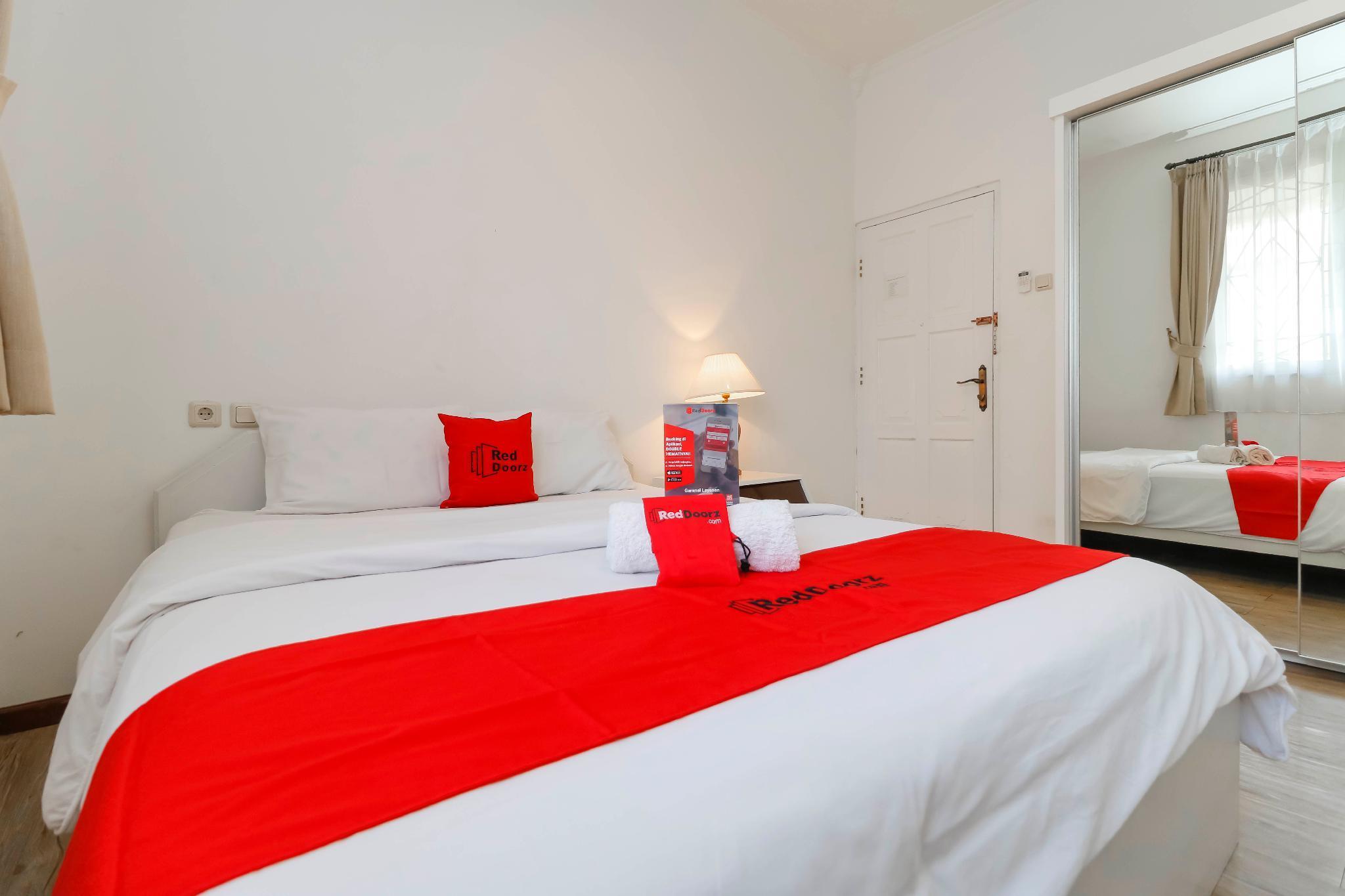 Reddoorz Plus @ Tendean Jakarta Exteriör bild