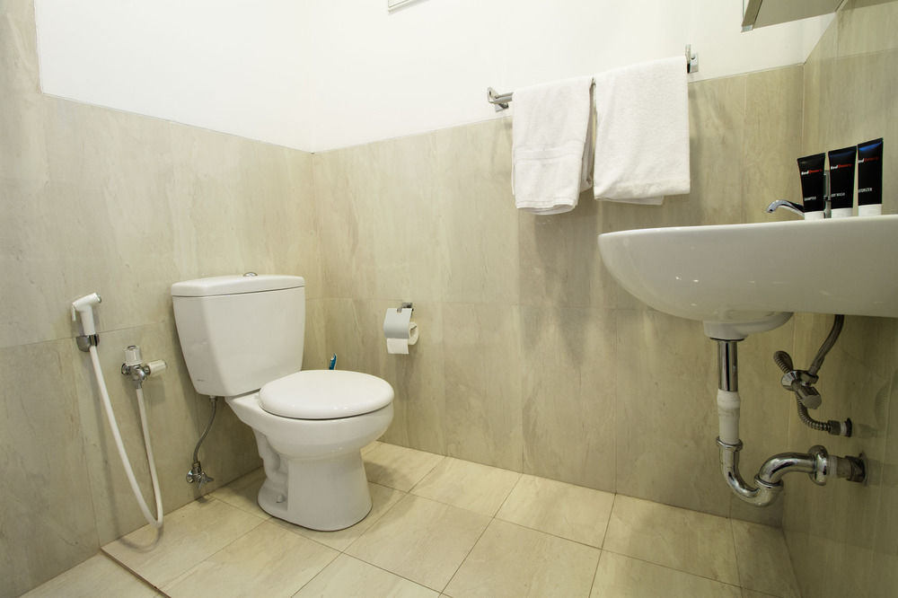 Reddoorz Plus @ Tendean Jakarta Exteriör bild