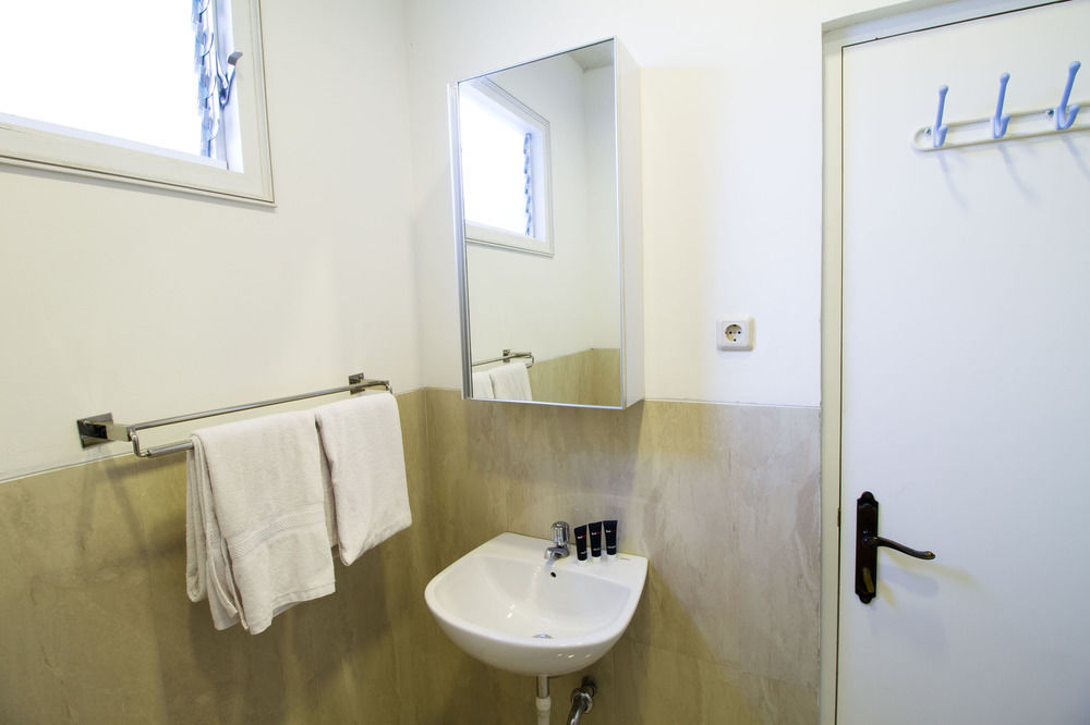 Reddoorz Plus @ Tendean Jakarta Exteriör bild