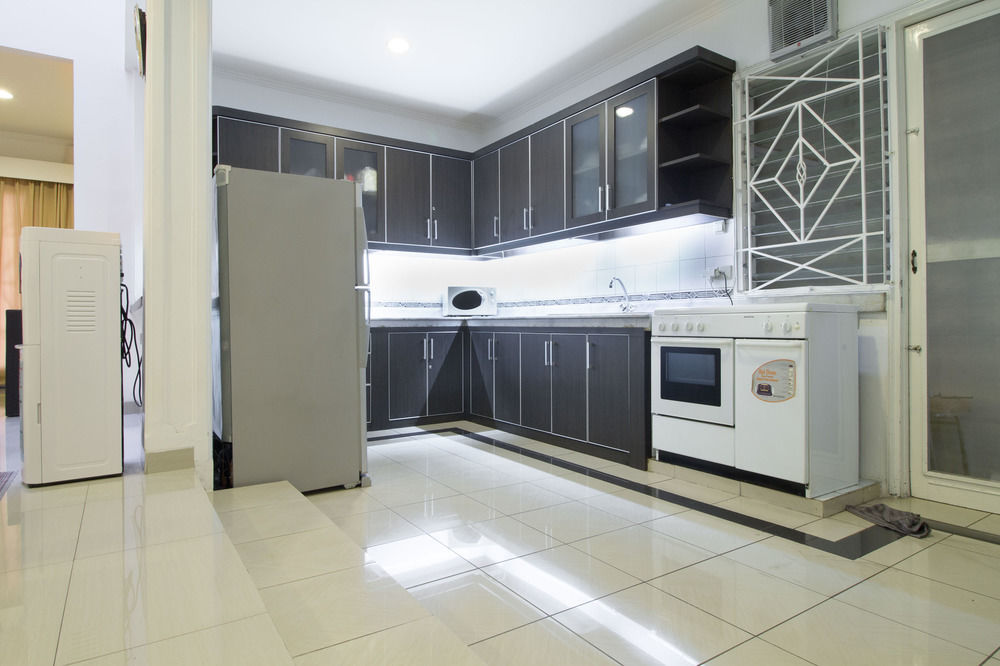 Reddoorz Plus @ Tendean Jakarta Exteriör bild