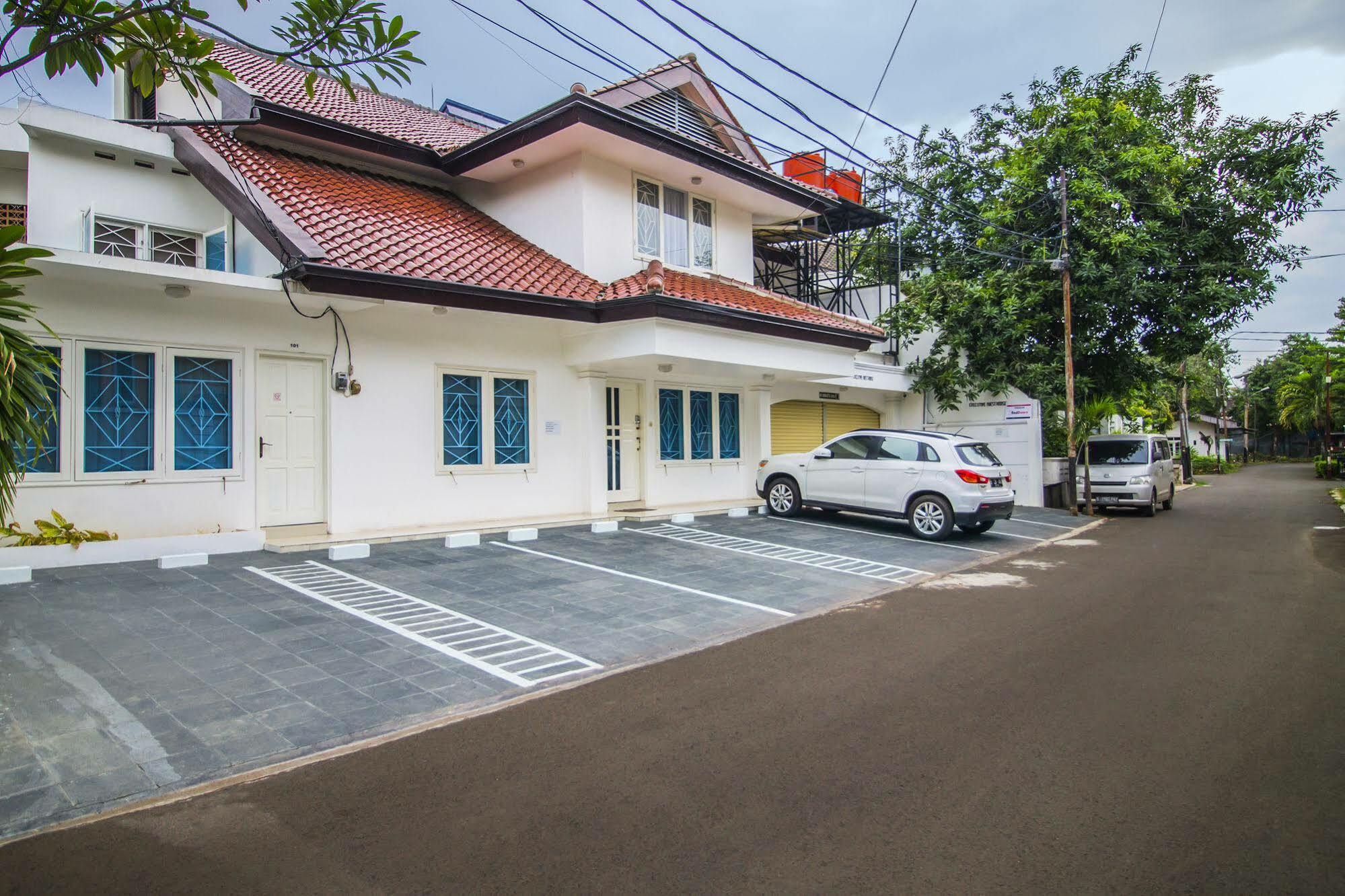 Reddoorz Plus @ Tendean Jakarta Exteriör bild