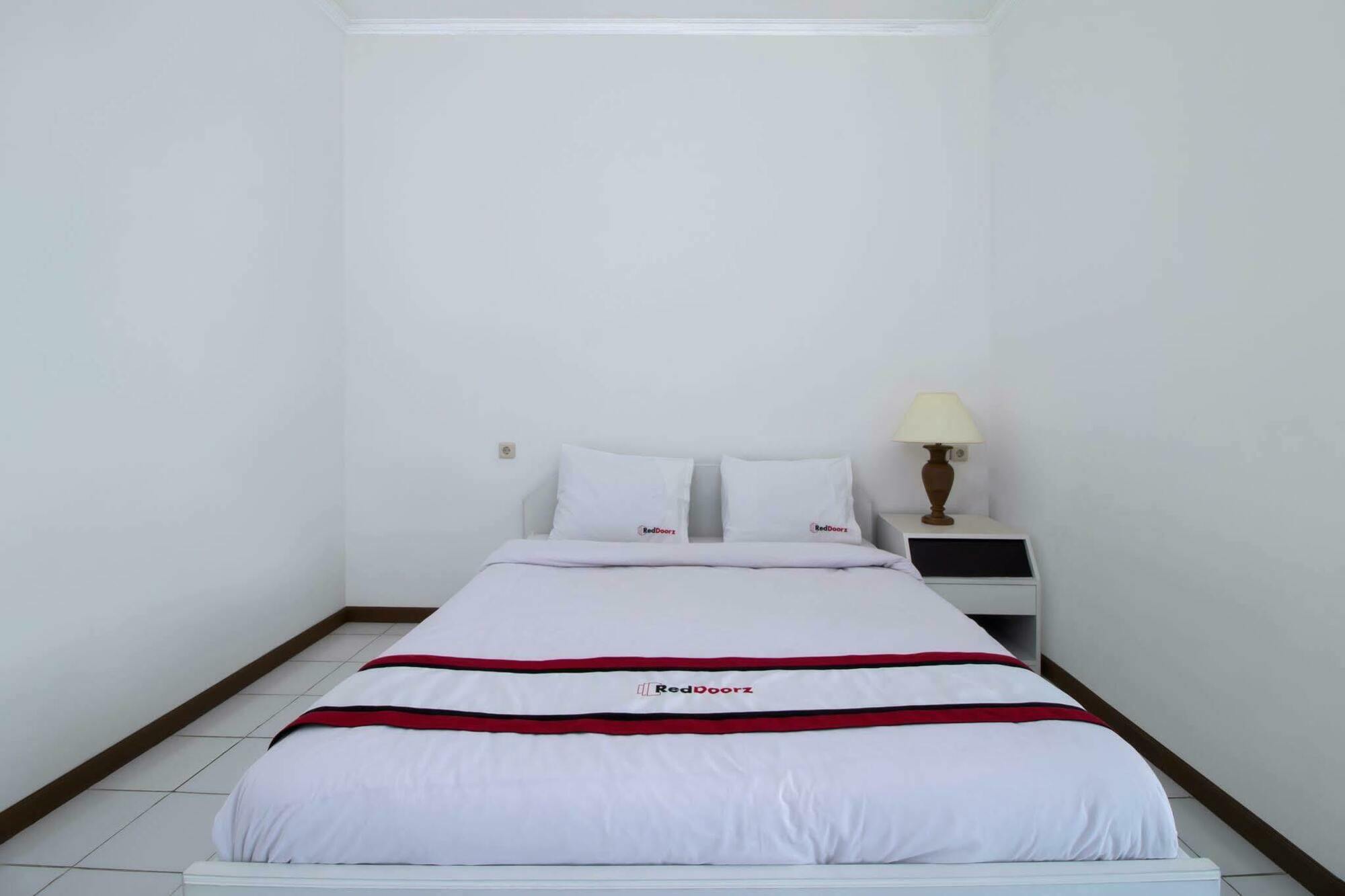 Reddoorz Plus @ Tendean Jakarta Exteriör bild