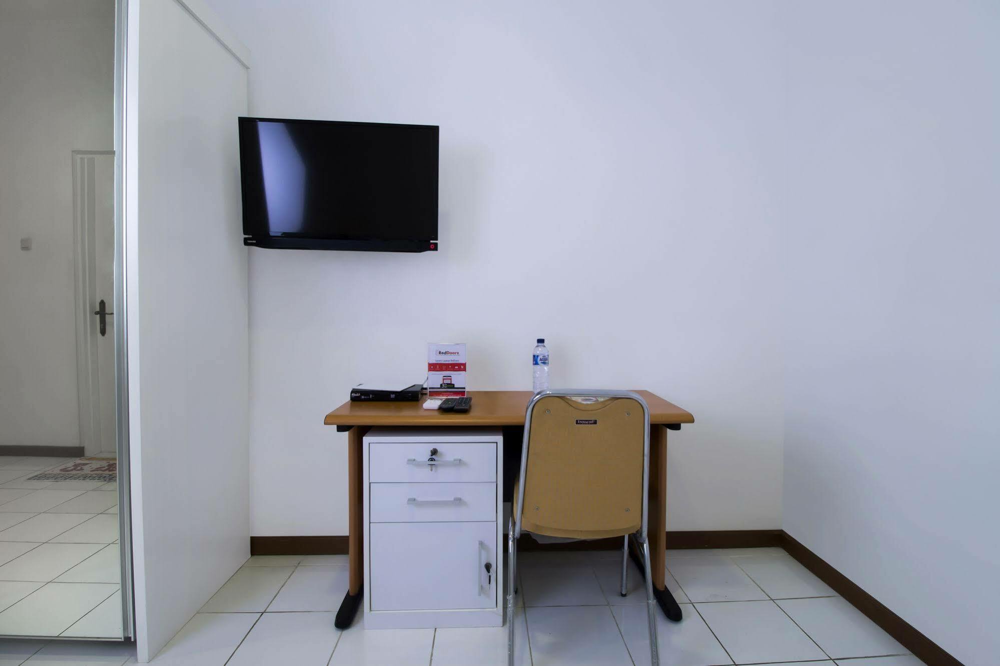 Reddoorz Plus @ Tendean Jakarta Exteriör bild
